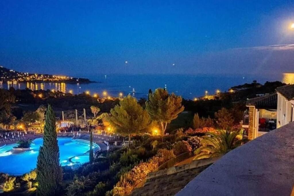 Superbe Appartement Village Cap Esterel 4P Climatise Saint-Raphaël Eksteriør billede